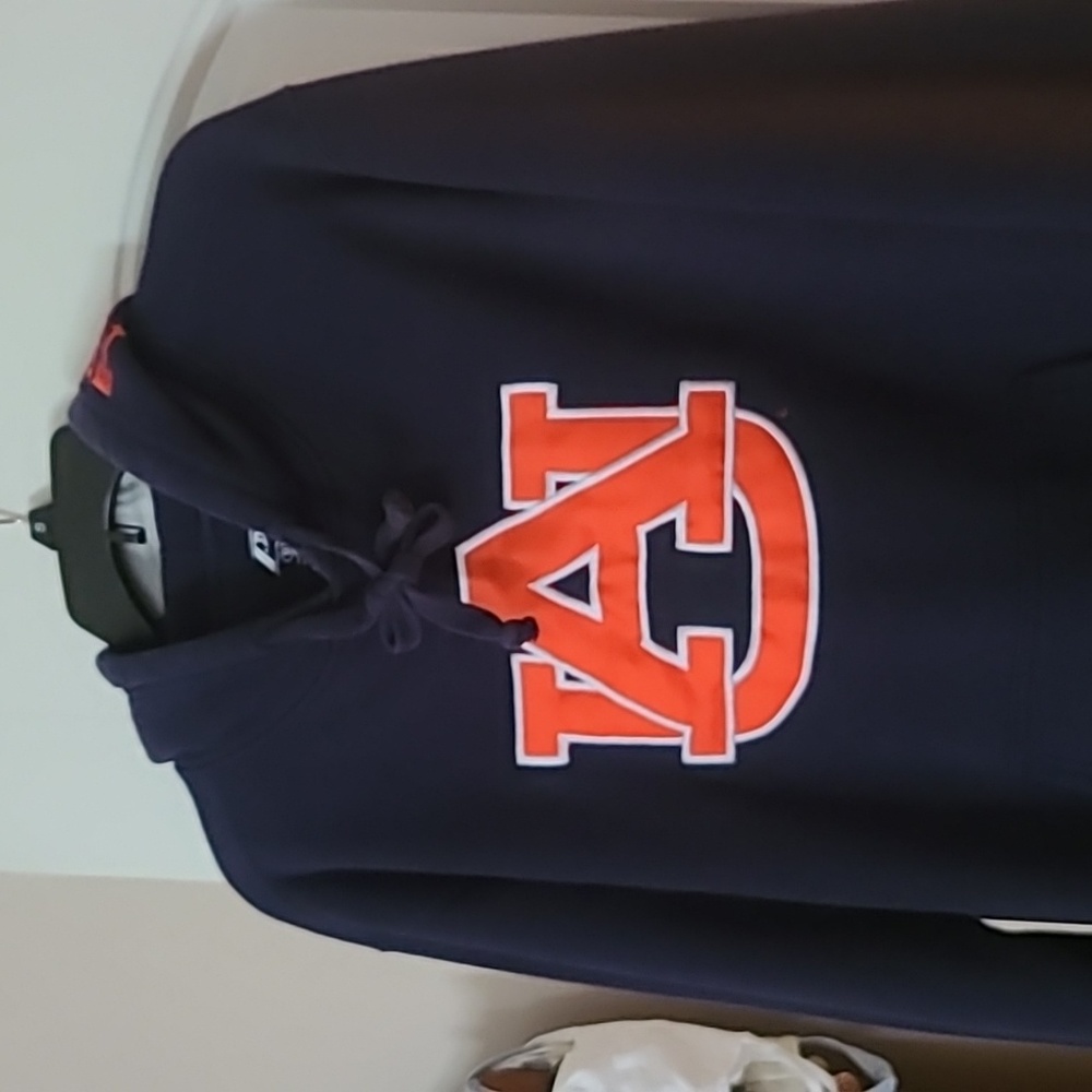 Auburn college hoodie,size medium. In great condition.